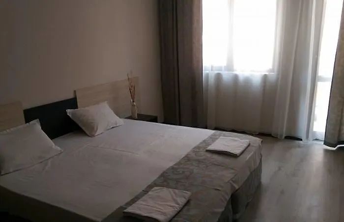 Svetla * Νεσέμπαρ