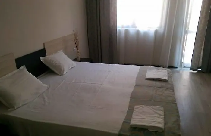 Svetla * Νεσέμπαρ