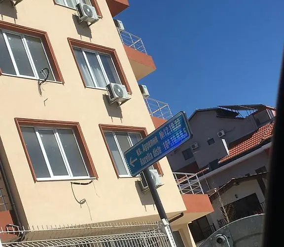 Svetla * Νεσέμπαρ